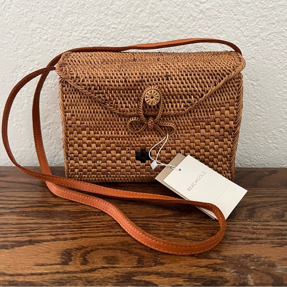 BEACHGOLD Handbags - BEACHGOLD Woven Rattan Rectangle Bag NWT